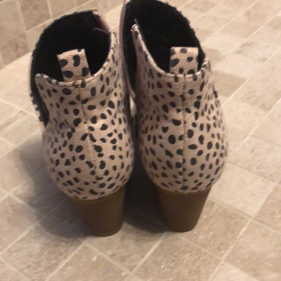 Boots - Picture 2 of 4